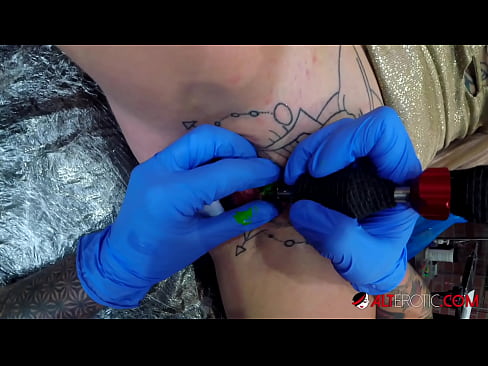 ❤️ Sully Savage, une chaudasse extrêmement tatouée, s'est fait tatouer le clitoris. ❤ Porno russe at fr.videolucrativo.top ❌❤